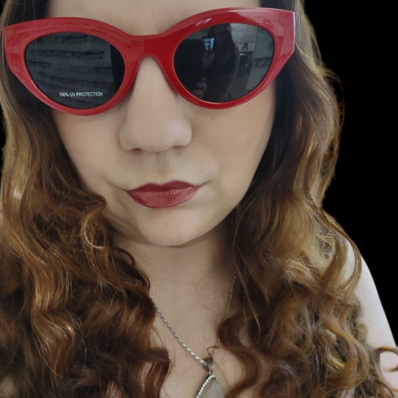 Designer Cat Eye Sunglasses - Picture 3 of 12